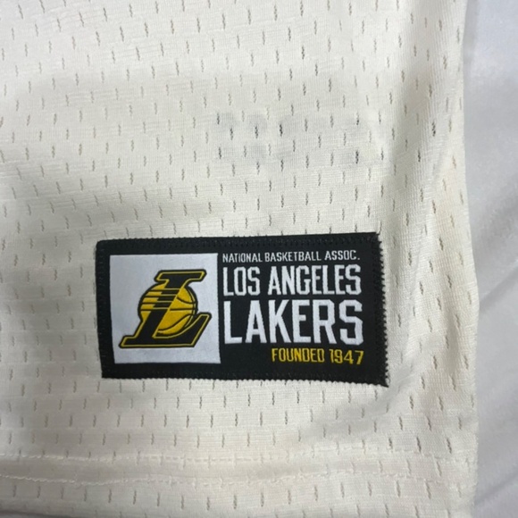 Los Angeles Lakers Off White Button Jersey Shirt Men’s M NWT NBA Ultra Game LA - Picture 7 of 13